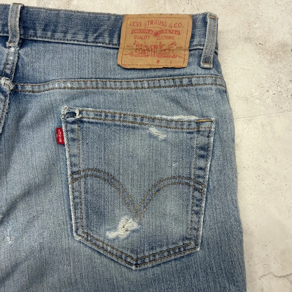 Levis 560 Comfort Fit Jeans Light Wash Mens W36 L30 Distressed Baggy Denim 0752